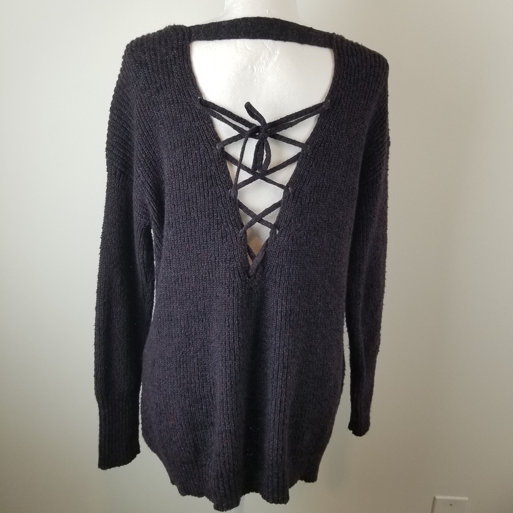 Torrid V Back Sweater‎